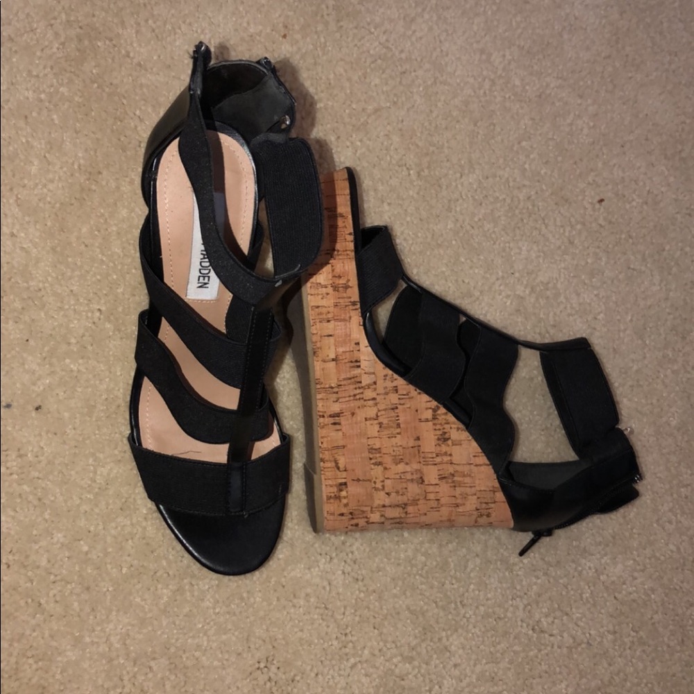 Does not fit me. Worn once.